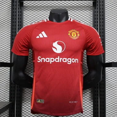 2024-2025: Camiseta roja del Manchester United (versión para jugadores)