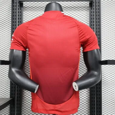 2024-2025: Camiseta roja del Manchester United (versión para jugadores)