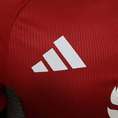 2024-2025: Camiseta roja del Manchester United (versión para jugadores)
