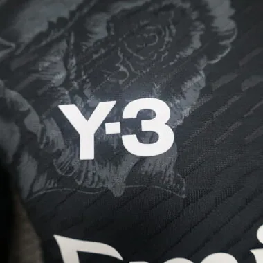 Camisa do Real Madrid, versão jogador, preta com Y3 Rose, 24-25