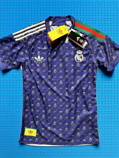 24-25 Real Madrid & GUCCI Paars spelersshirt