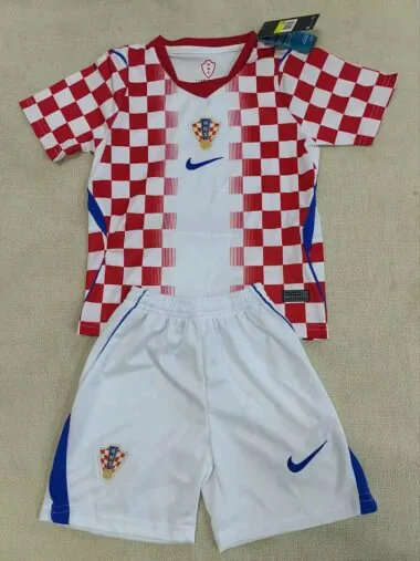 Croatia 2026 World Cup Home kid kit (Size 16-28)