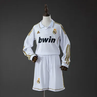 Equipamento infantil retro do Real Madrid 2011/12, para jogos em casa, de manga comprida