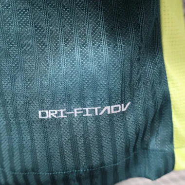 Camisa especial do jogador do Barcelona, verde, dos dias 25 e 26