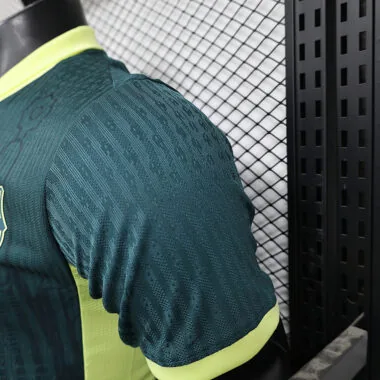 Camisa especial do jogador do Barcelona, verde, dos dias 25 e 26