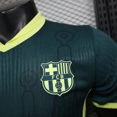 Camisa especial do jogador do Barcelona, verde, dos dias 25 e 26