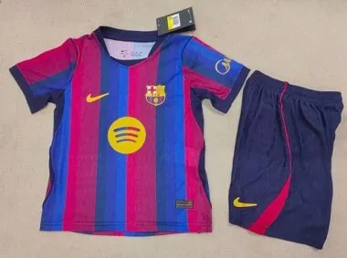 Barcellona 2026/27 - Divisa da casa, versione Playr, kit per bambini taglie 16-28