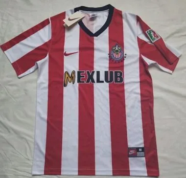 07 Chivas - Camisola de casa vermelha e branca