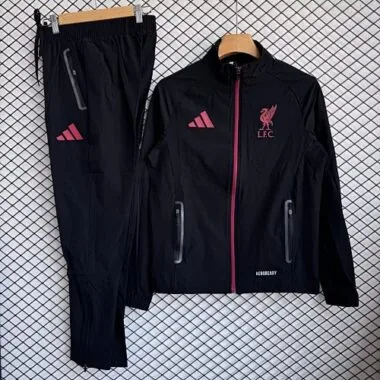 Fato com blusão preto do Liverpool 2025/26, tamanhos S-2XL