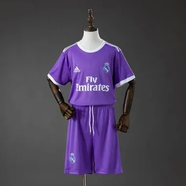 Equipamento retro do Real Madrid 2016/17 para crianças (jogo fora de casa), tamanhos 16-18