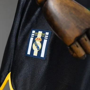 Divisa da bambino in stile retrò in trasferta del Real Madrid 1999/00