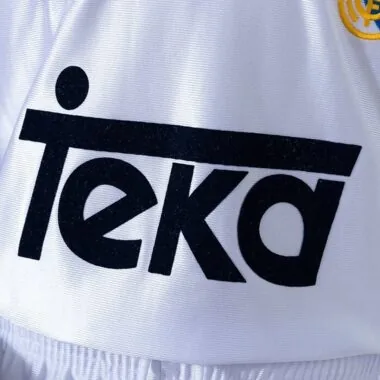 Kit bambino retro Real Madrid 1998/2000 casa (taglie 16-28)