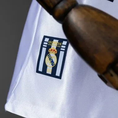 Kit bambino retro Real Madrid 1998/2000 casa (taglie 16-28)