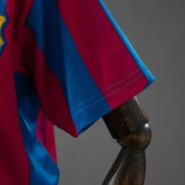 Equipaciones infantiles retro del Barcelona 2005/06 (local, La Liga) tallas 16-28