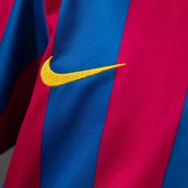 Equipaciones infantiles retro del Barcelona 2005/06 (local, La Liga) tallas 16-28
