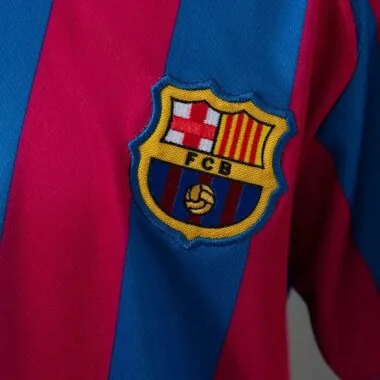 Equipaciones infantiles retro del Barcelona 2005/06 (local, La Liga) tallas 16-28