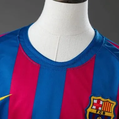 Equipaciones infantiles retro del Barcelona 2005/06 (local, La Liga) tallas 16-28