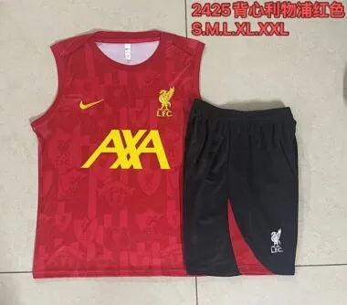 Conjunto vermelho com colete Liverpool 2024/25