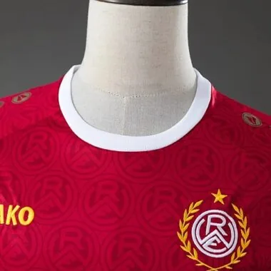 Rot-weiss essen Home 100th Jahre Vereinswappen Jersey (S-4XL)