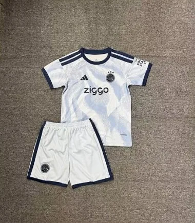 Equipamento infantil de terceira escolha para jogos fora de casa do Ajax 2026/27 (tamanhos 16-28)
