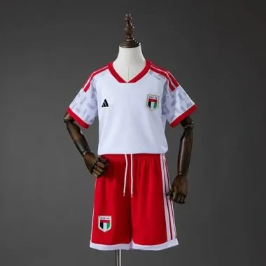 Equipamentos infantis da seleção dos Emirados Árabes Unidos para a Copa do Mundo de 2026, tamanhos 16-28