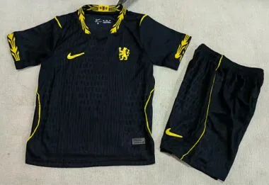 Equipamento infantil do Chelsea para a época 2026/27, versão fora de casa (tamanhos 16-28)