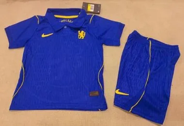 Equipamento infantil do Chelsea para a época 2026/27, versão de jogo em casa (tamanhos 16-28)