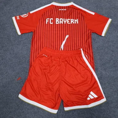 Conjunto de la equipación local del Bayern de Múnich 2026/27 (versión para jugadores) (tallas S-2XL)