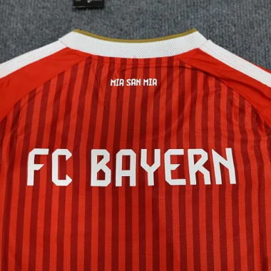 Conjunto de la equipación local del Bayern de Múnich 2026/27 (versión para jugadores) (tallas S-2XL)
