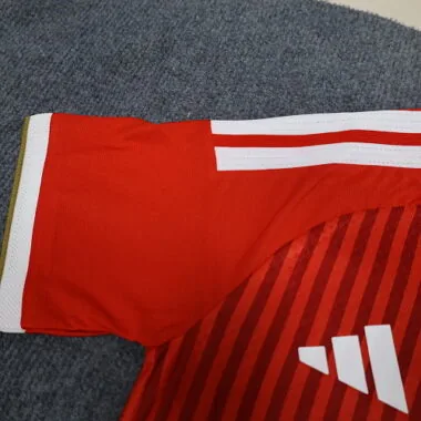 Conjunto de la equipación local del Bayern de Múnich 2026/27 (versión para jugadores) (tallas S-2XL)