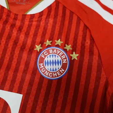 Conjunto de la equipación local del Bayern de Múnich 2026/27 (versión para jugadores) (tallas S-2XL)