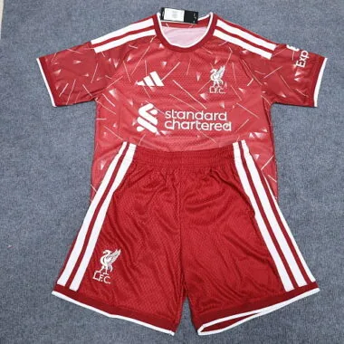 Liverpool 2026/27, versión para jugador (local). Tallas: S-2XL