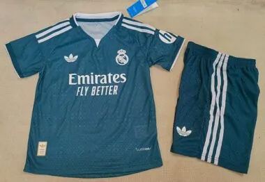 Equipamento infantil do Real Madrid 2026/27 (versão fora de casa) - Camisolas, tamanhos 16-28