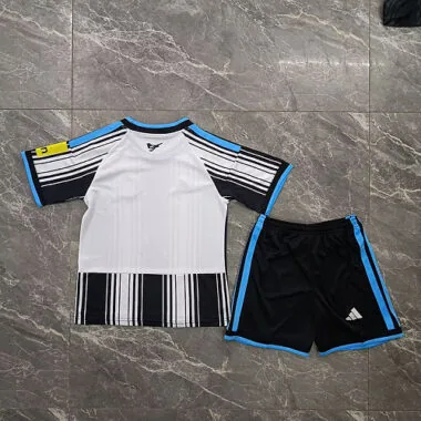 Equipamento Infantil do Newcastle United: Camisola de Futebol da Época 2026/27 (Tamanhos 16-28)