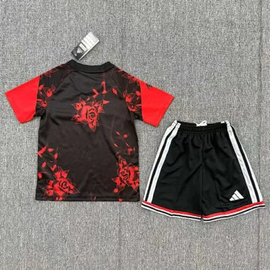 Equipamento infantil do Manchester United 2026/27, Edição Especial Rose, tamanhos 16-28