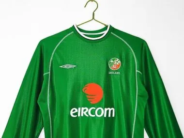 Retro Ireland 2002 home long sleeve soccer Jersey (S-2XL)