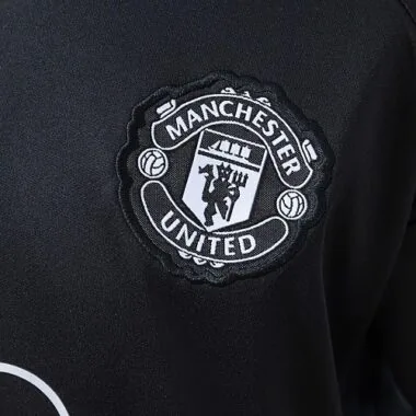 Manchester United 2026/27 Black Goalkeeper Kids Kit 16-28
