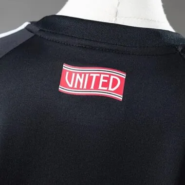 Manchester United 2026/27 Black Goalkeeper Kids Kit 16-28