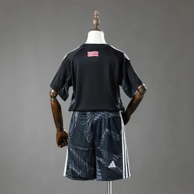Manchester United 2026/27 Black Goalkeeper Kids Kit 16-28