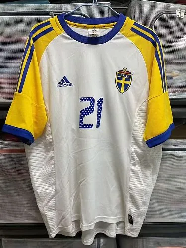 Sweden 2002 Away Retro Jersey S-2XL